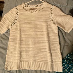 Knitted short sleeve white top.